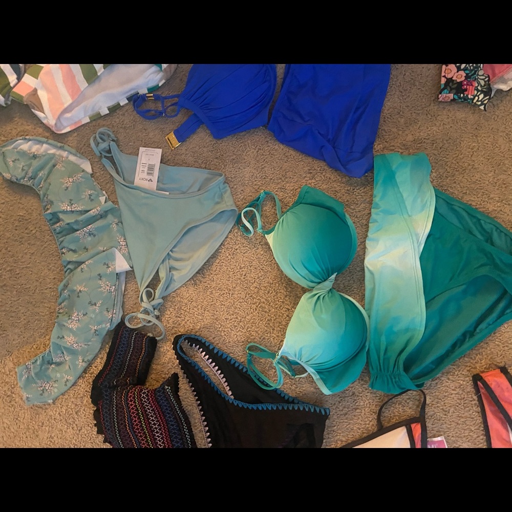 Bikinis ! - Picture 5 of 7